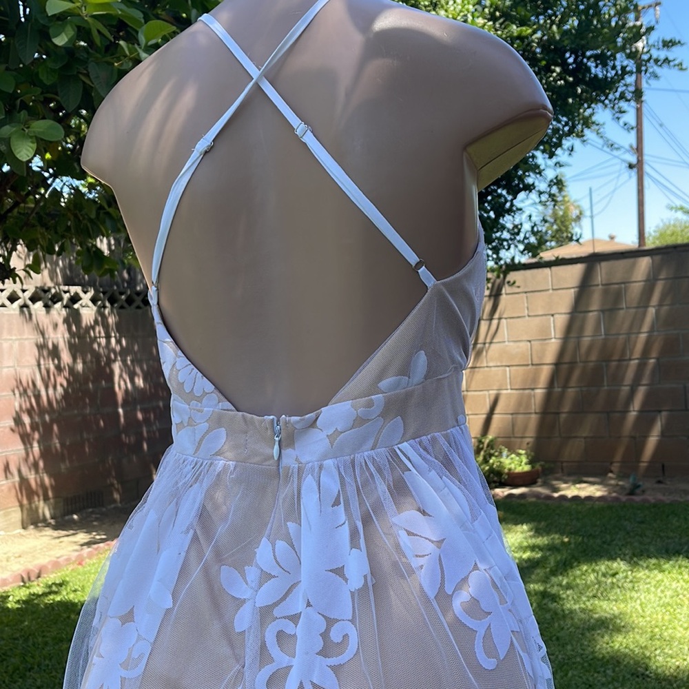 LilyFul Lace white Floral Overlay V-Neck Maxi sz MEDIUM womens Dress - Picture 9 of 16